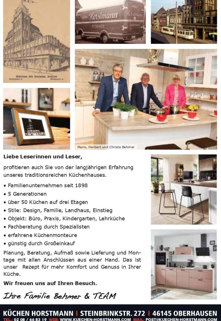 Modernes Kücheninterieur mit drei Personen vor einer attraktiven Küche
